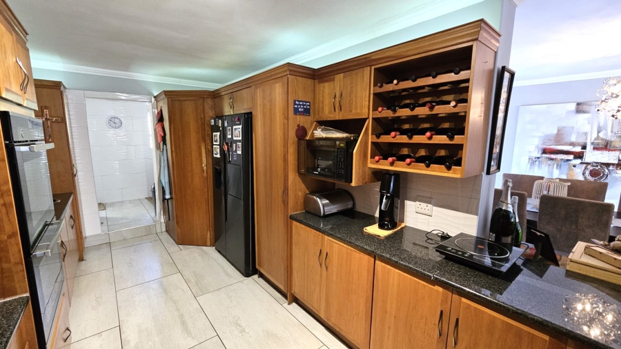 4 Bedroom Property for Sale in Ifafi North West